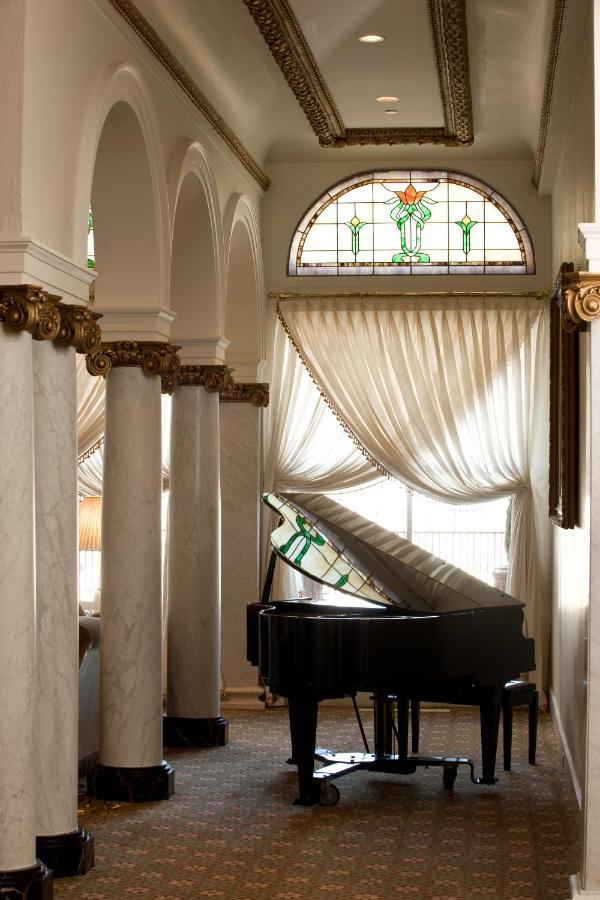 Capital Hotel Литъл Рок Екстериор снимка