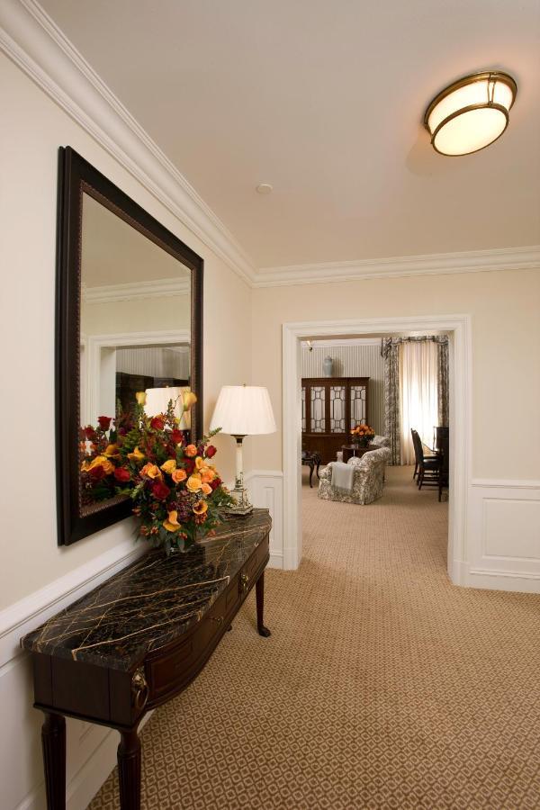 Capital Hotel Литъл Рок Екстериор снимка