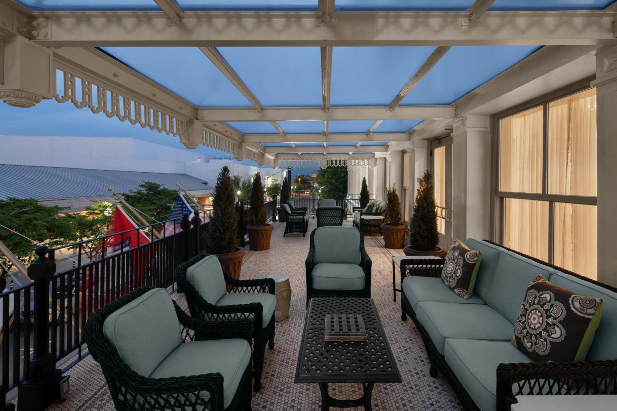Capital Hotel Литъл Рок Екстериор снимка